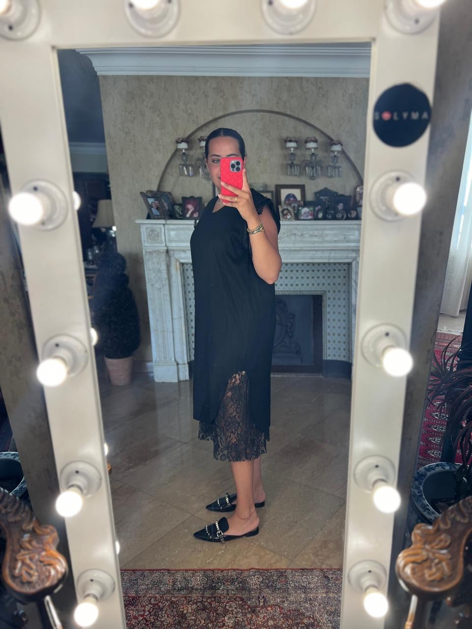 Dress with ruffled sleeves in black
