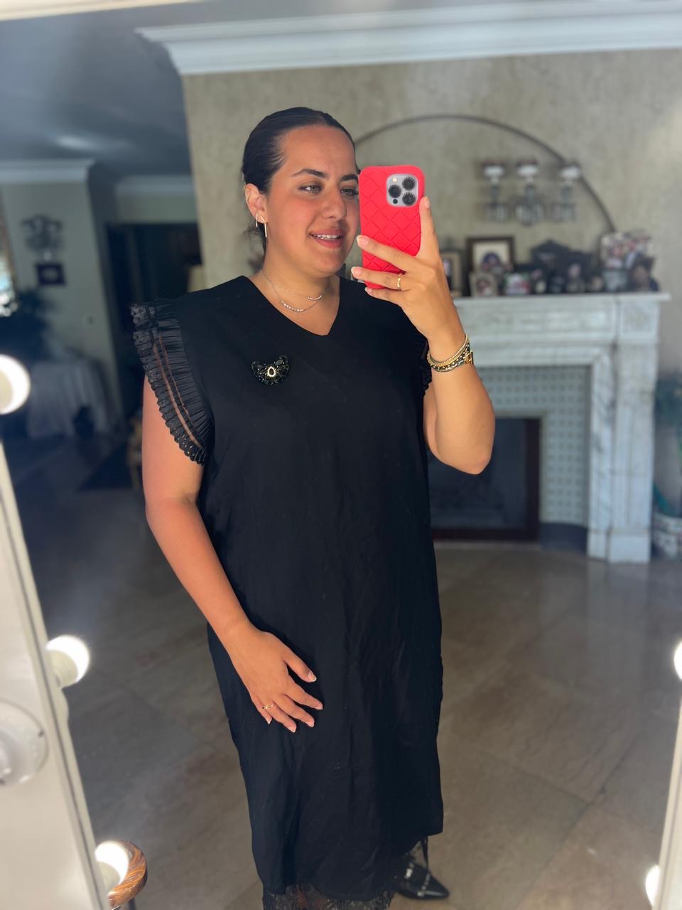 Dress with ruffled sleeves in black