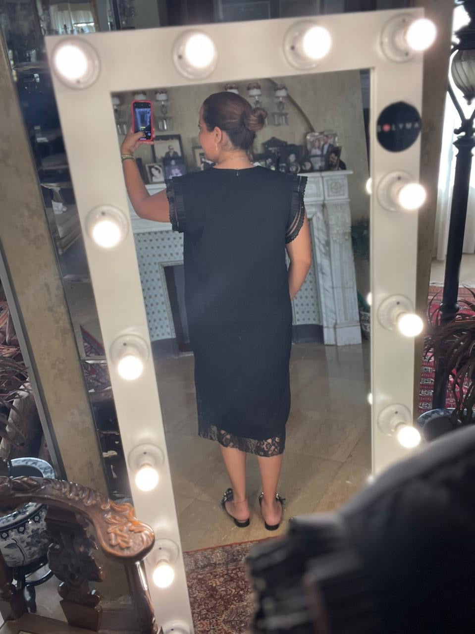 Dress with ruffled sleeves in black