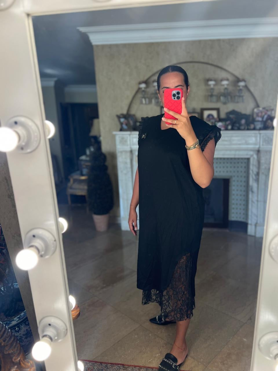 Dress with ruffled sleeves in black